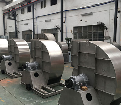 離心風(fēng)機(jī)作為工業(yè)領(lǐng)域的常用設(shè)備，在平常的操作中也不能避免一些意外的發(fā)生。 除了需要專門(mén)的技術(shù)人員對(duì)風(fēng)機(jī)進(jìn)行定期檢查之外。 一線的生產(chǎn)員工也要有一個(gè)基本的認(rèn)知。 今天，小編就為大家?guī)?lái)了一些離心風(fēng)機(jī)出現(xiàn)突發(fā)情況的類型。